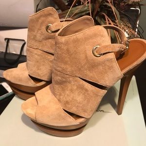 Jessica Simpson Cat Heel